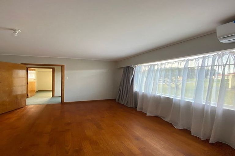 Photo of property in 27 Dale Crescent, Pakuranga, Auckland, 2010