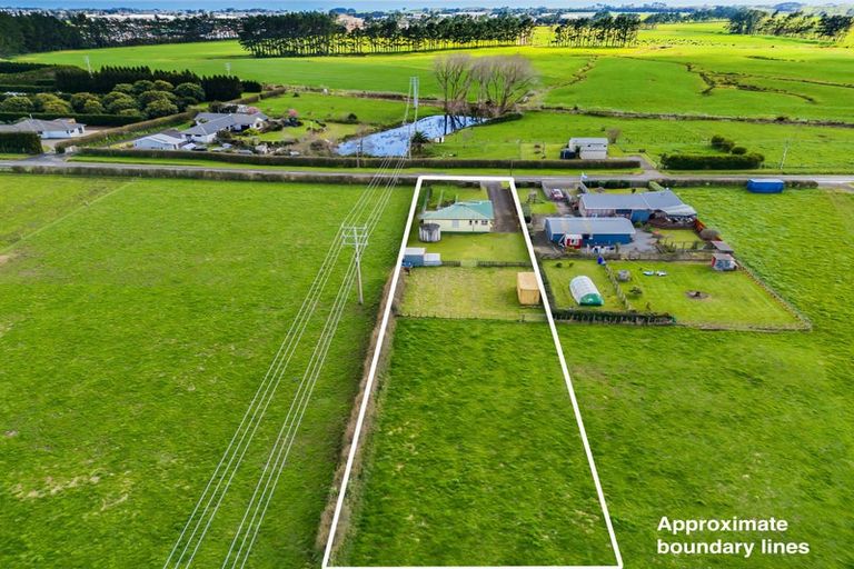 Photo of property in 62 Ninia Road, Paraite, New Plymouth, 4373