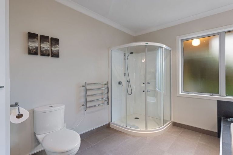 Photo of property in 37 La Lena Grove, Fitzherbert, Palmerston North, 4410