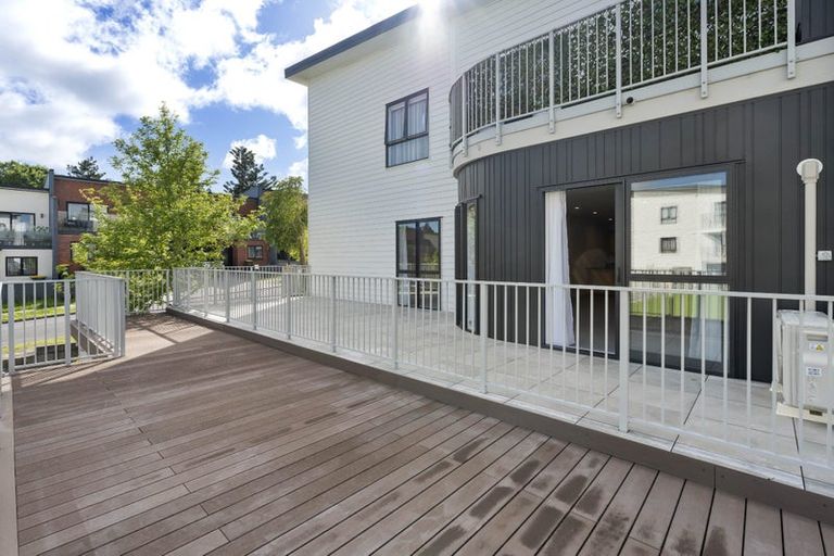 Photo of property in 2/132 Stancombe Road, Flat Bush, Auckland, 2016