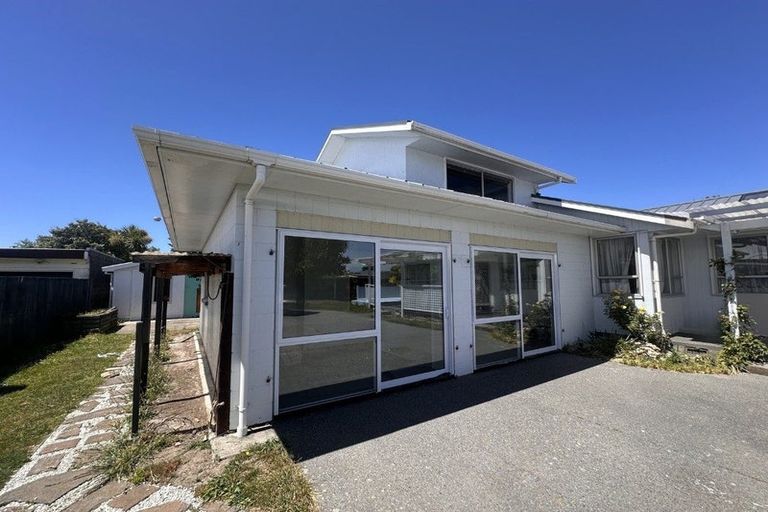Photo of property in 45 Middlepark Road, Sockburn, Christchurch, 8042
