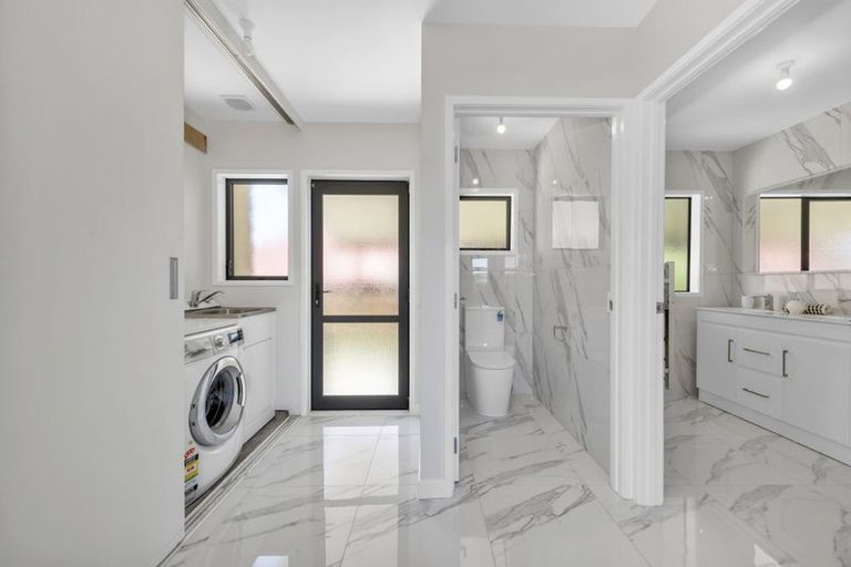 Photo of property in 10 Umu Place, Mangere, Auckland, 2022