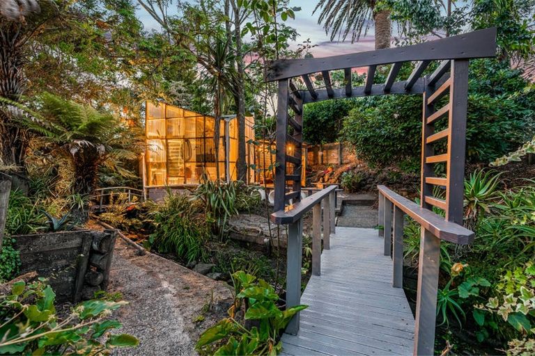 Photo of property in 16 Ribblesdale Road, Henderson, Auckland, 0612