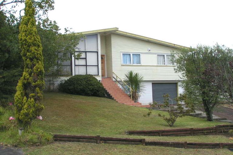 Photo of property in 24 Arrow Road, Forrest Hill, Auckland, 0620