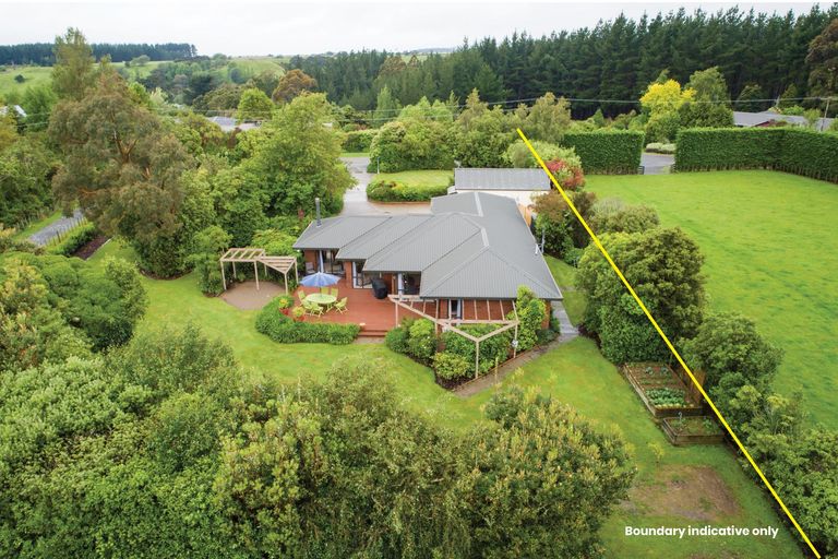 Photo of property in 234 Polson Hill Drive, Aokautere, Palmerston North, 4471