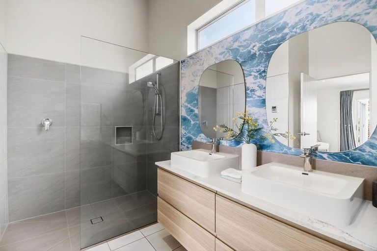 Photo of property in 48 Aurea Avenue, Pakuranga, Auckland, 2010