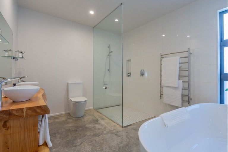 Photo of property in 12a Mahana Road, Paraparaumu Beach, Paraparaumu, 5032