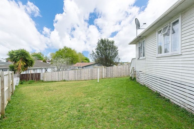 Photo of property in 12 Igloo Place, Red Hill, Papakura, 2110