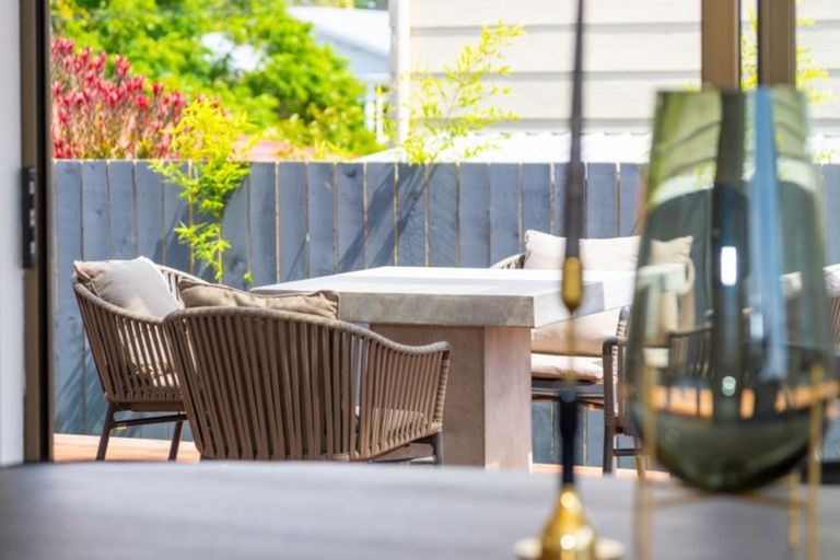 Photo of property in 2/17 Oliver Street, Point Chevalier, Auckland, 1022