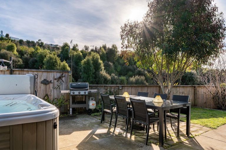 Photo of property in 38 Pakanga Grove, Pyes Pa, Tauranga, 3112