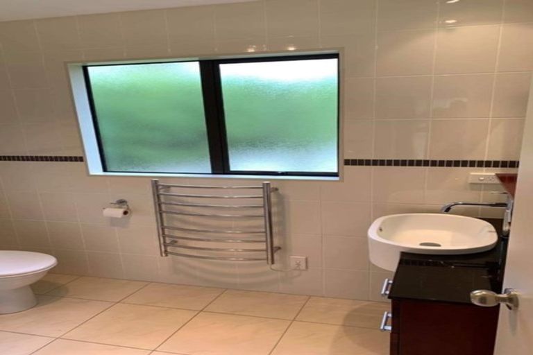 Photo of property in 2a Bronwyn Place, Torbay, Auckland, 0630