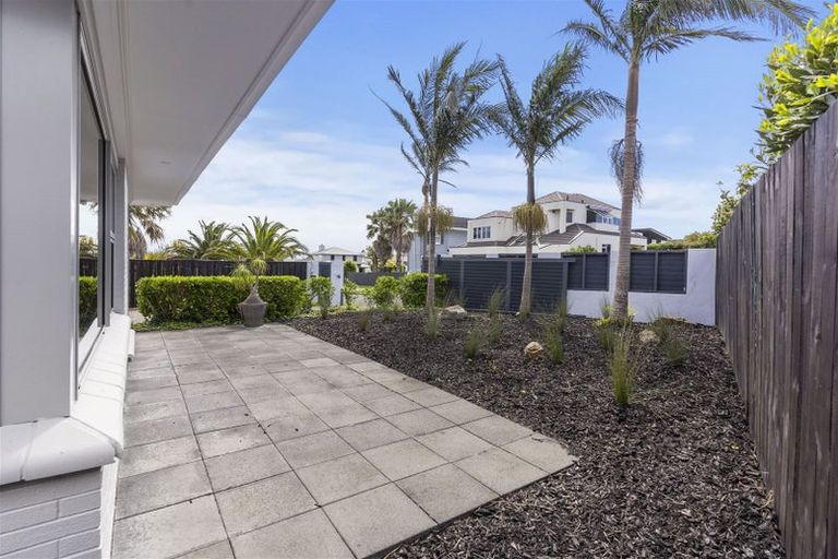Photo of property in 24 Gulf Crest, Bucklands Beach, Auckland, 2012