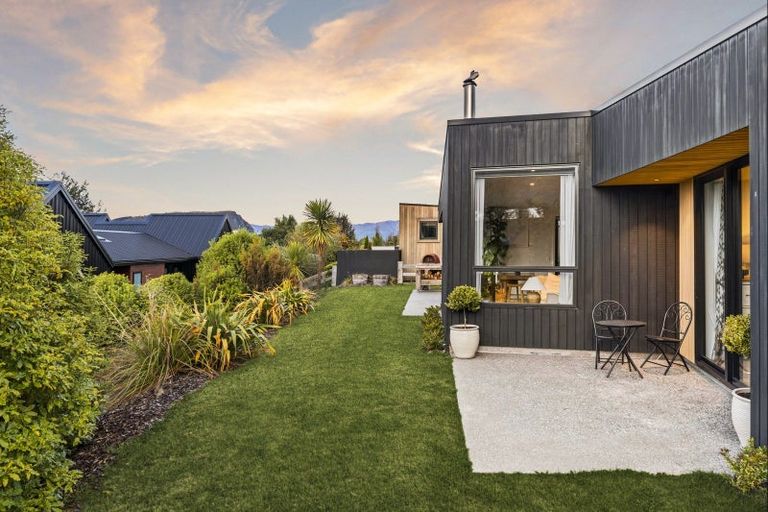 Photo of property in 26 Stackbrae Avenue, Wanaka, 9305