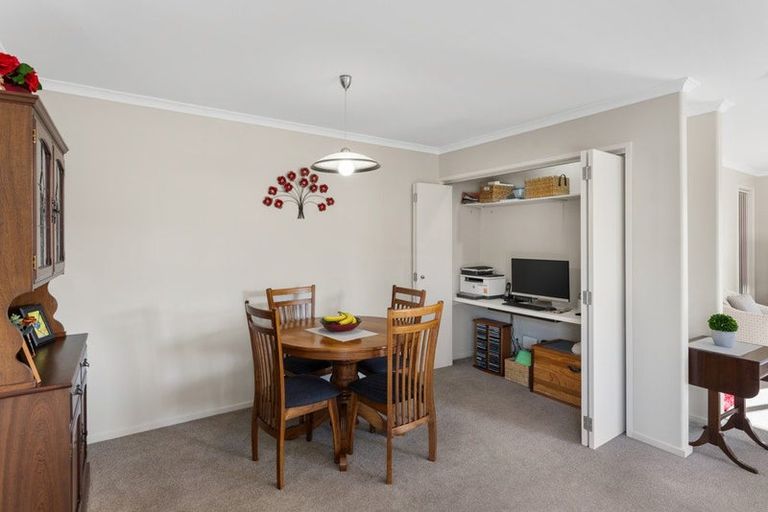 Photo of property in 12 Mcgregor Place, Paraparaumu, 5032