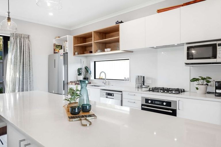 Photo of property in 13 Maureen Close, East Tamaki Heights, Auckland, 2016