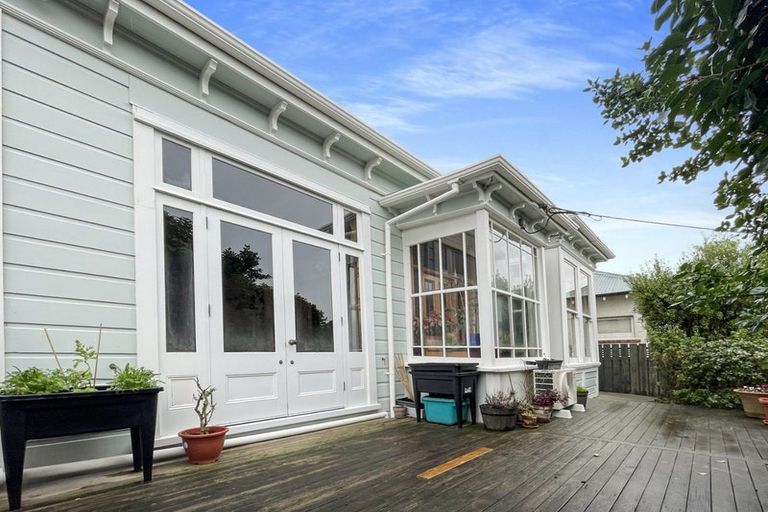 Photo of property in 16 Lawrence Street, Newtown, Wellington, 6021