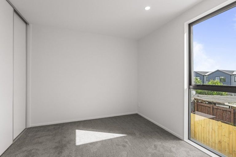 Photo of property in 4 Roberts Road, Matakatia, Whangaparaoa, 0930