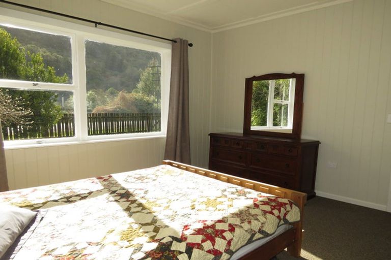 Photo of property in 58 Trennery Street, Blacks Point, Reefton, 7830