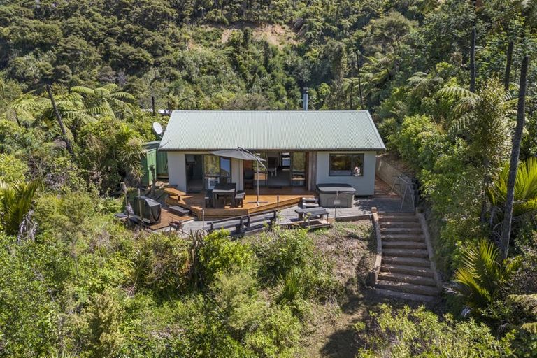 Photo of property in 46 Stoney Creek Drive, Waitakere, Henderson, 0782