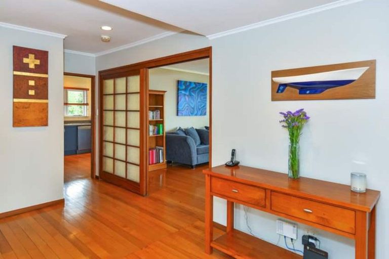 Photo of property in 12 Currey Crescent, Milford, Auckland, 0620