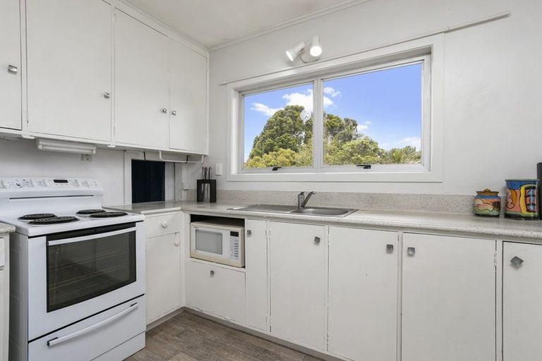 Photo of property in 939 Beach Road, Torbay, Auckland, 0630