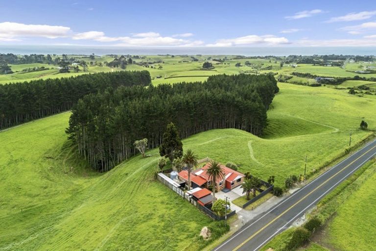 Photo of property in 1606 South Road, Tataraimaka, New Plymouth, 4374