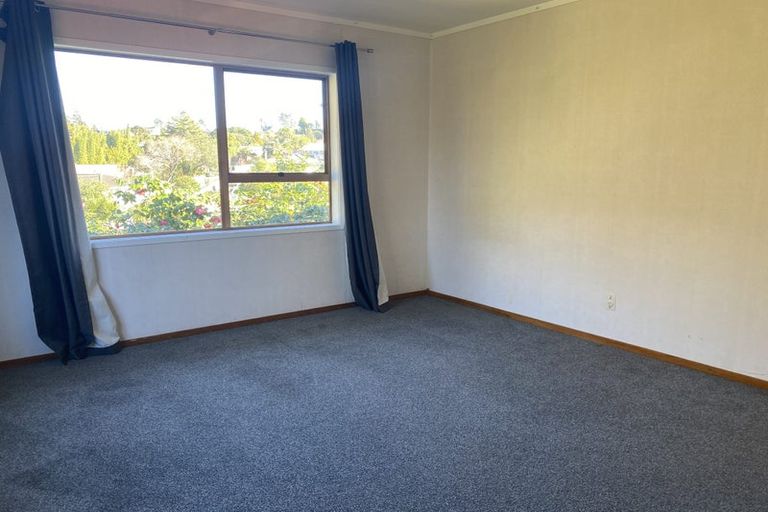 Photo of property in 64 Cyclarama Crescent, Massey, Auckland, 0614