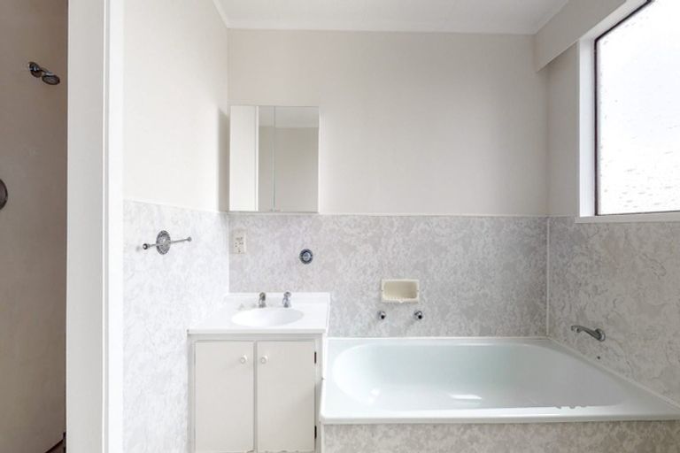 Photo of property in 36 Akaroa Drive, Maupuia, Wellington, 6022