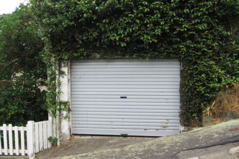 Photo of property in 11 Knoll Street, Island Bay, Wellington, 6023