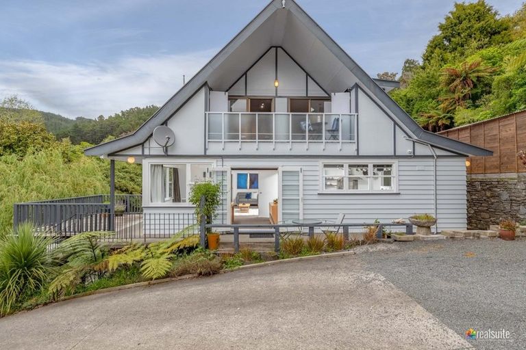 Photo of property in 24 Jocelyn Crescent, Pinehaven, Upper Hutt, 5019