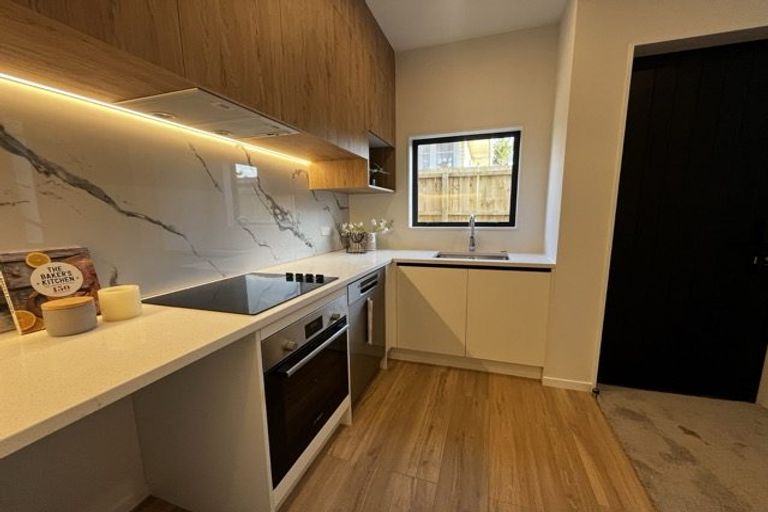 Photo of property in 2/4 Serjeant Street, Henderson, Auckland, 0612