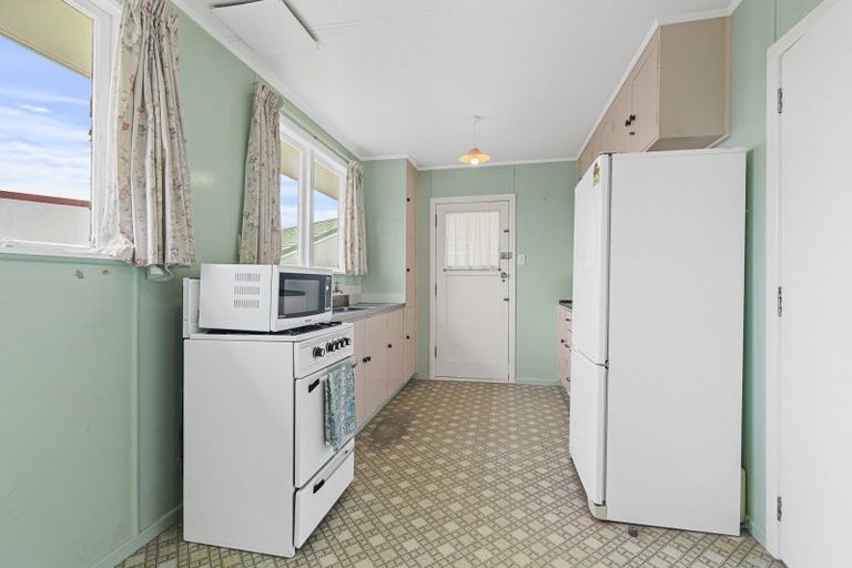 Photo of property in 8 Kelvin Place, Westown, New Plymouth, 4310