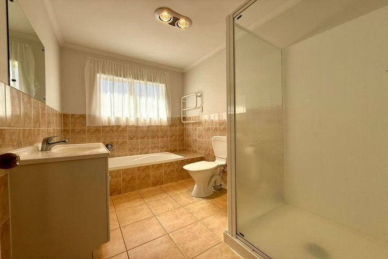 Photo of property in 17 Parkcrest Drive, Henderson, Auckland, 0612