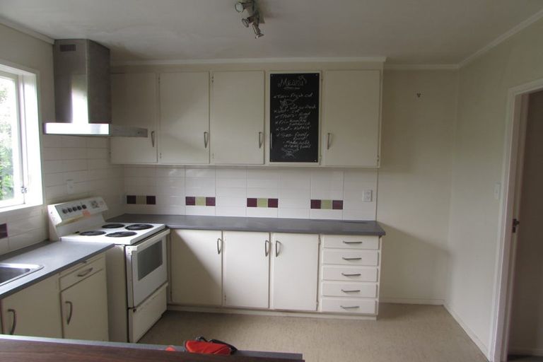 Photo of property in 35 Clayburn Road, Glen Eden, Auckland, 0602