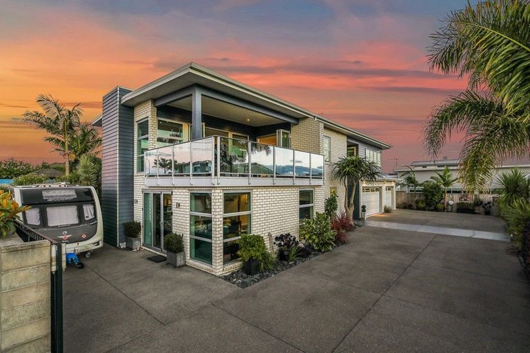 Photo of property in 66 Rototuna Road, Rototuna, Hamilton, 3210