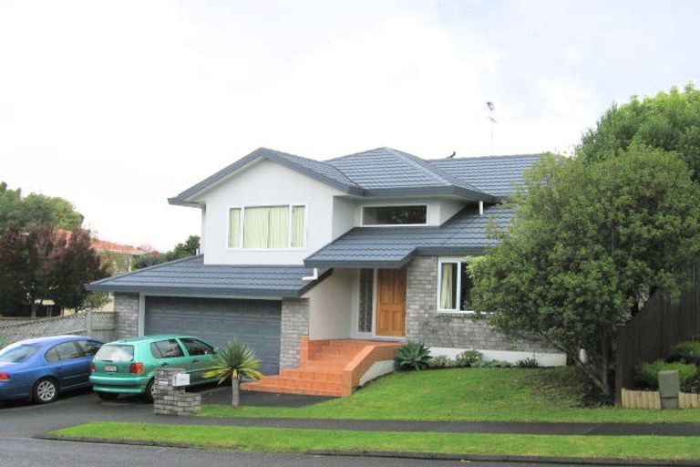 Photo of property in 33 Booralee Avenue, Botany Downs, Auckland, 2010