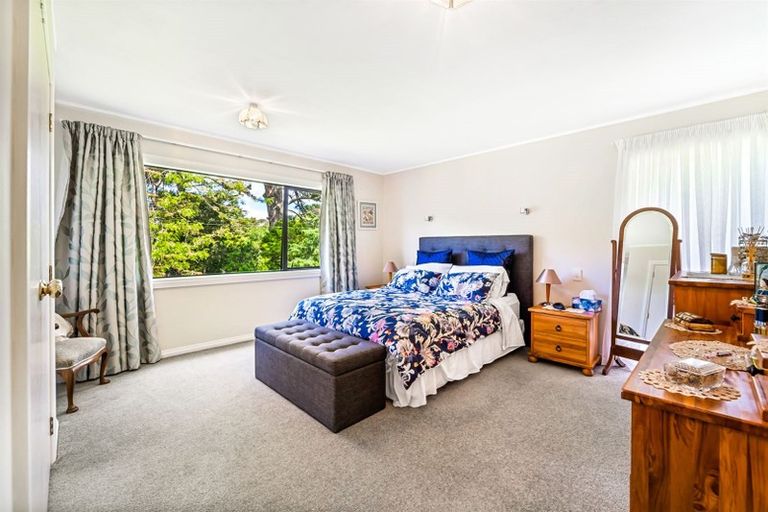 Photo of property in 12 Hobbs Road, Matakatia, Whangaparaoa, 0930