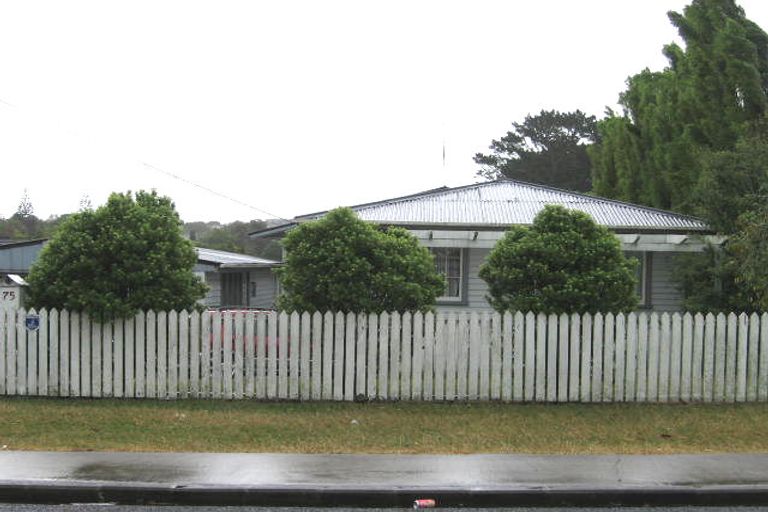 Photo of property in 75 Farquhar Road, Glendene, Auckland, 0602
