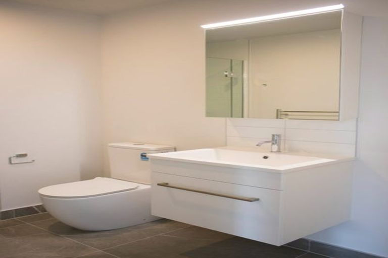 Photo of property in 2/16 Home Street, Mount Victoria, Wellington, 6011