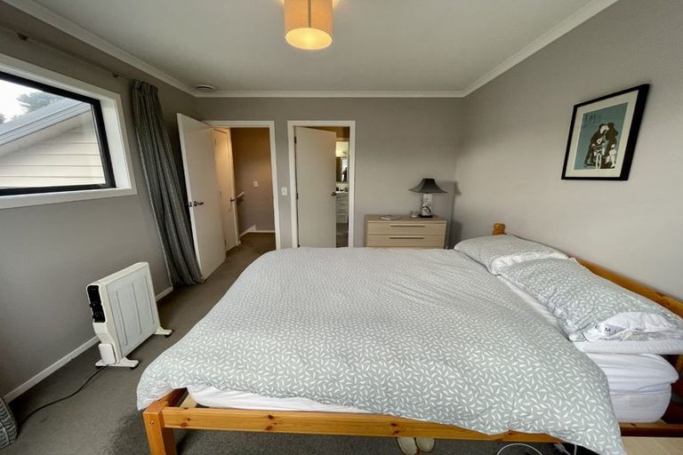 Photo of property in 4 Cresswell Place, Johnsonville, Wellington, 6037