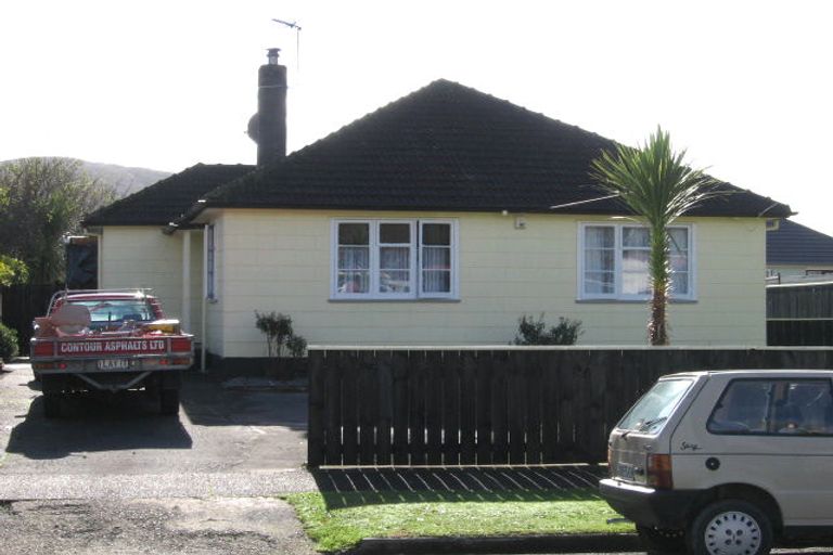 Photo of property in 37 Peck Street, Taita, Lower Hutt, 5011