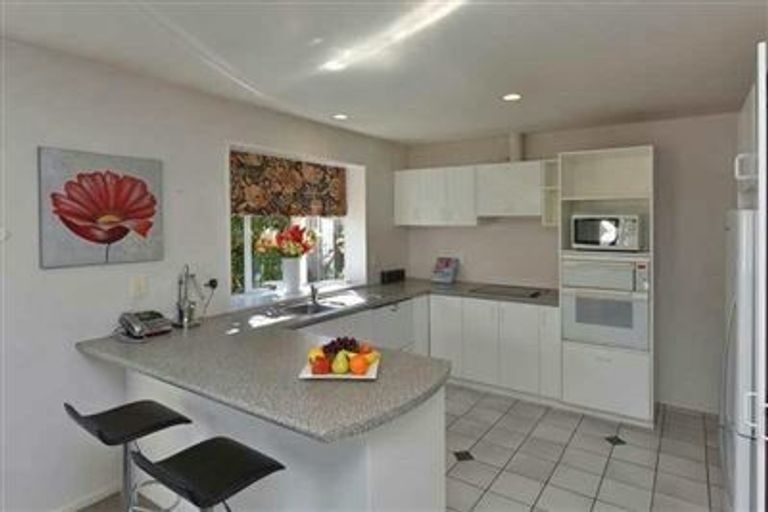 Photo of property in 2/136 Memorial Avenue, Burnside, Christchurch, 8053