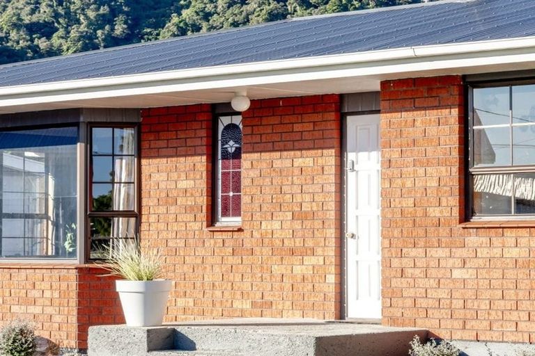 Photo of property in 5 Mitchell Place, Cobden, Greymouth, 7802