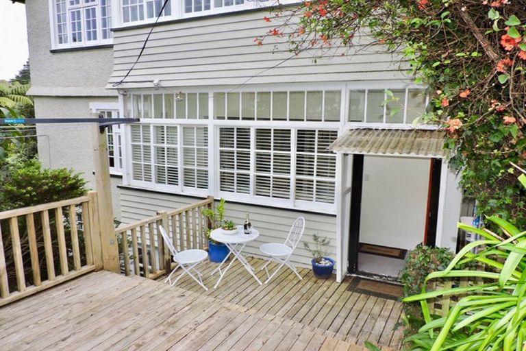 Photo of property in 145 Kelburn Parade, Kelburn, Wellington, 6012