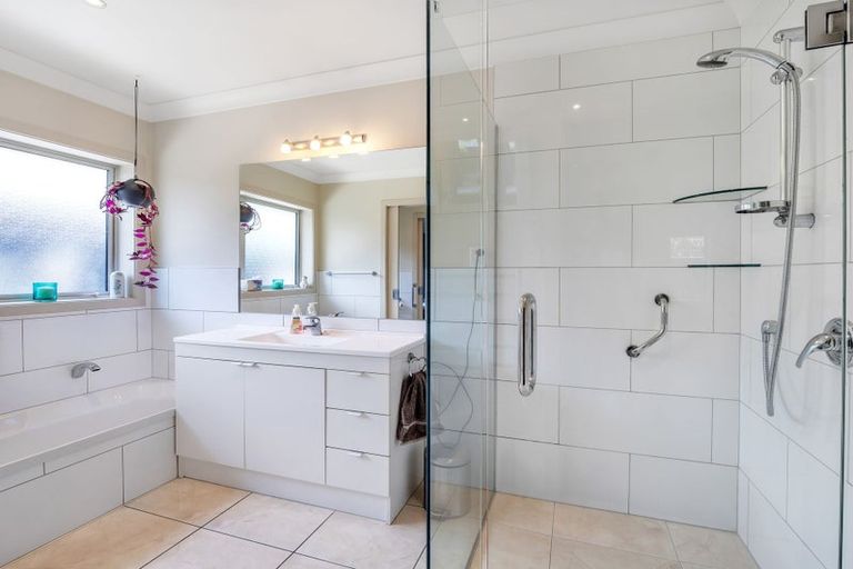 Photo of property in 112a Weraroa Road, Levin, 5510