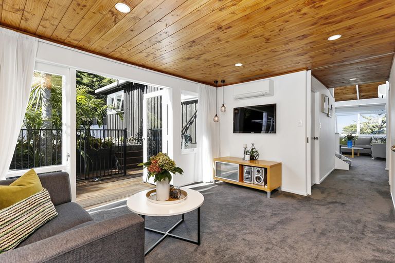Photo of property in 106 Wood Bay Road, Titirangi, Auckland, 0604