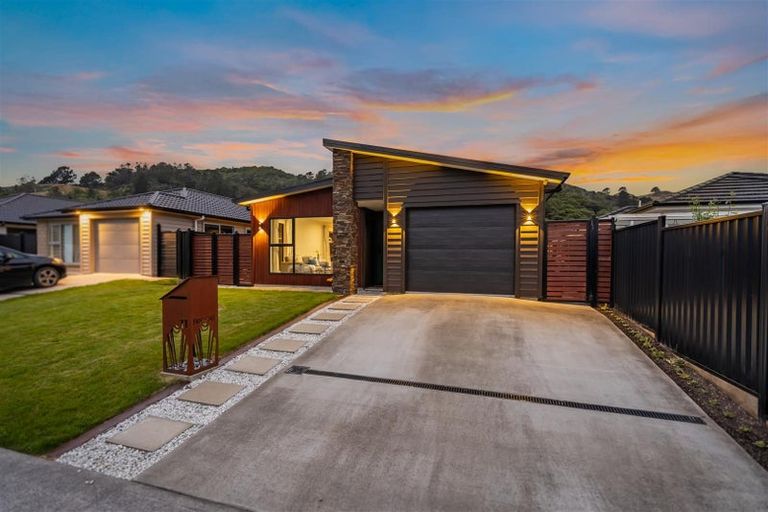 Photo of property in 11 Buddle Road, Wallaceville, Upper Hutt, 5018