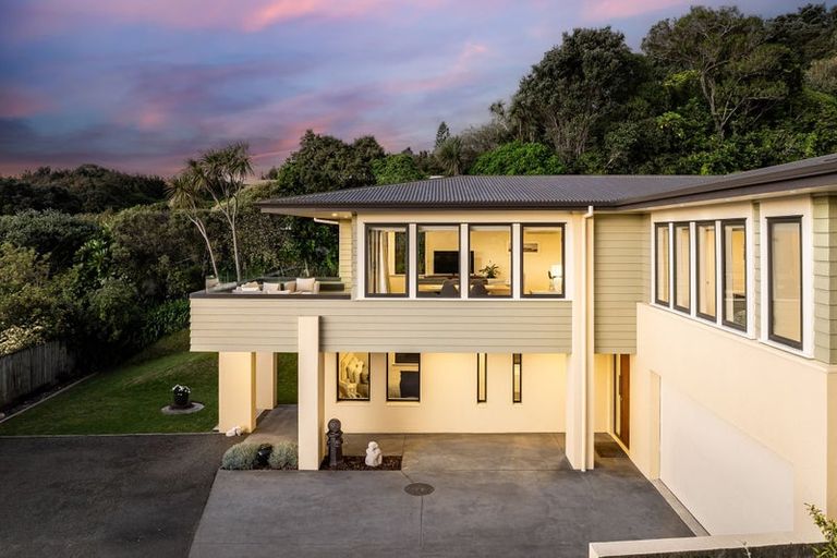 Photo of property in 39b Kakariki Grove, Waikanae, 5036