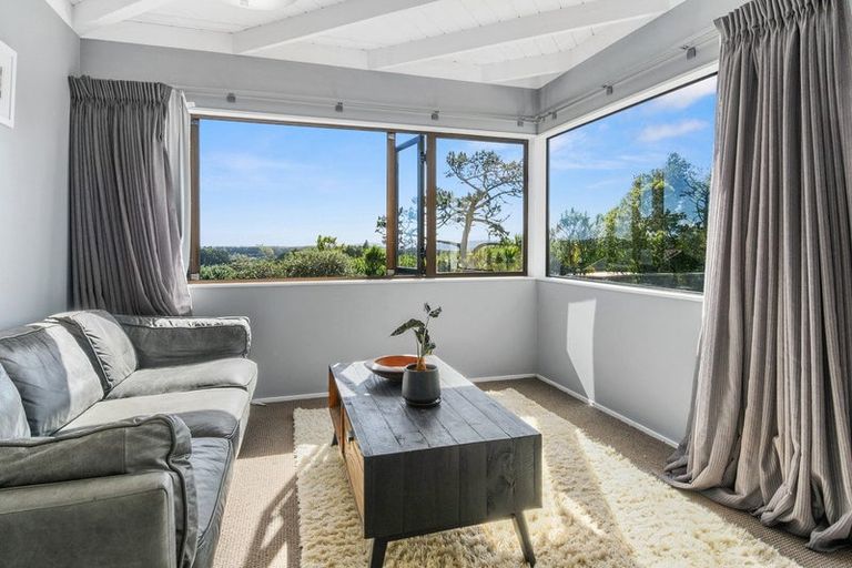 Photo of property in 412 Taupaki Road, Kumeu, 0892