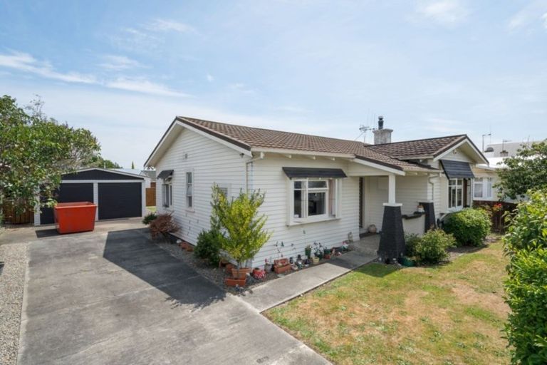 Photo of property in 18 Kowhai Avenue, Takaro, Palmerston North, 4410
